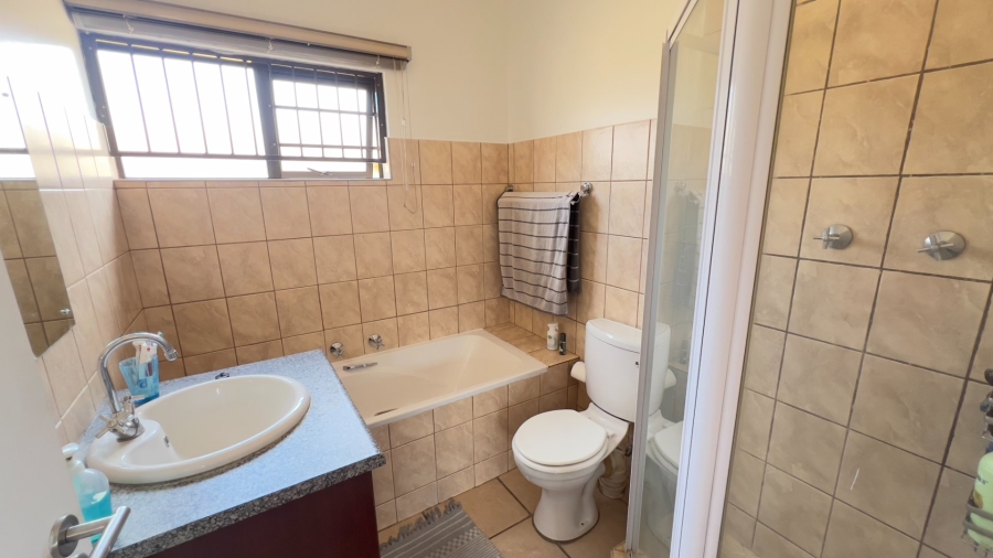 3 Bedroom Property for Sale in Langenhovenpark Free State